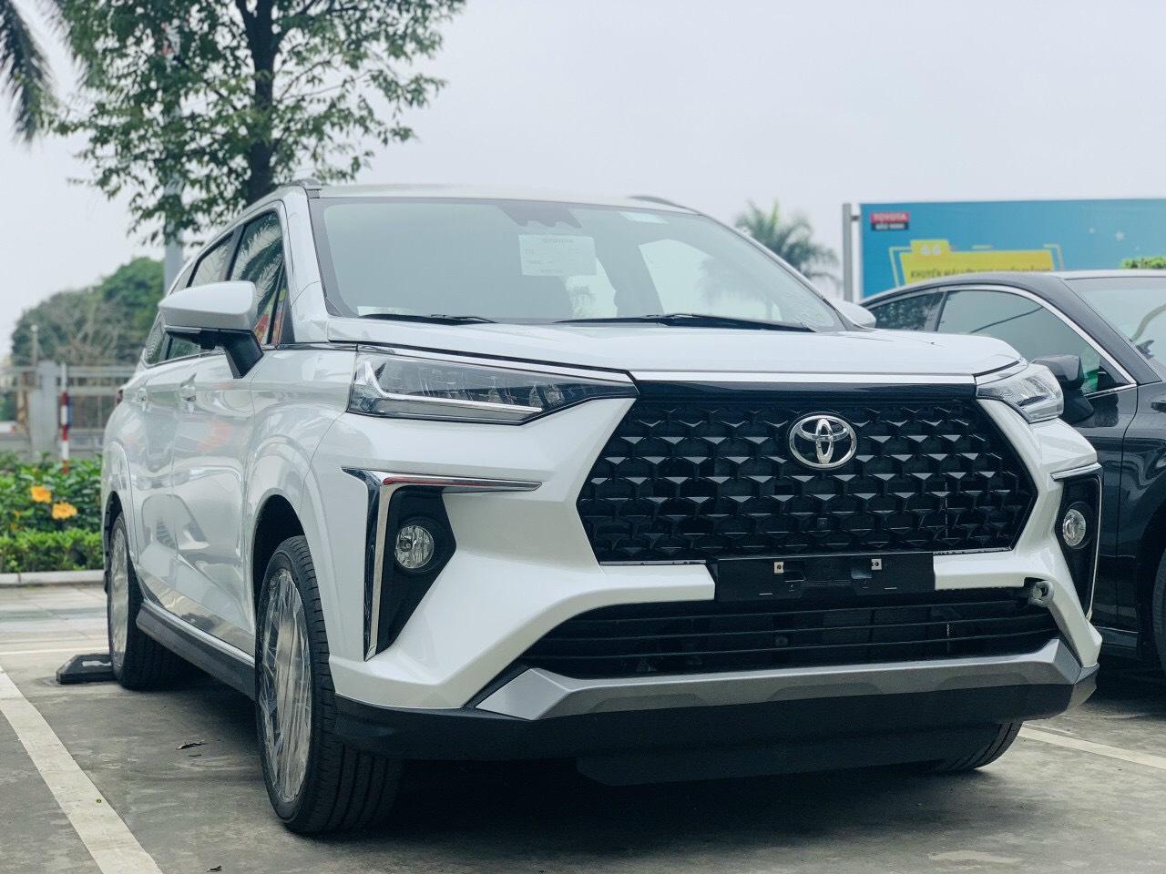 Toyota Veloz trắng ngọc trai tại Toyota Bắc Ninh